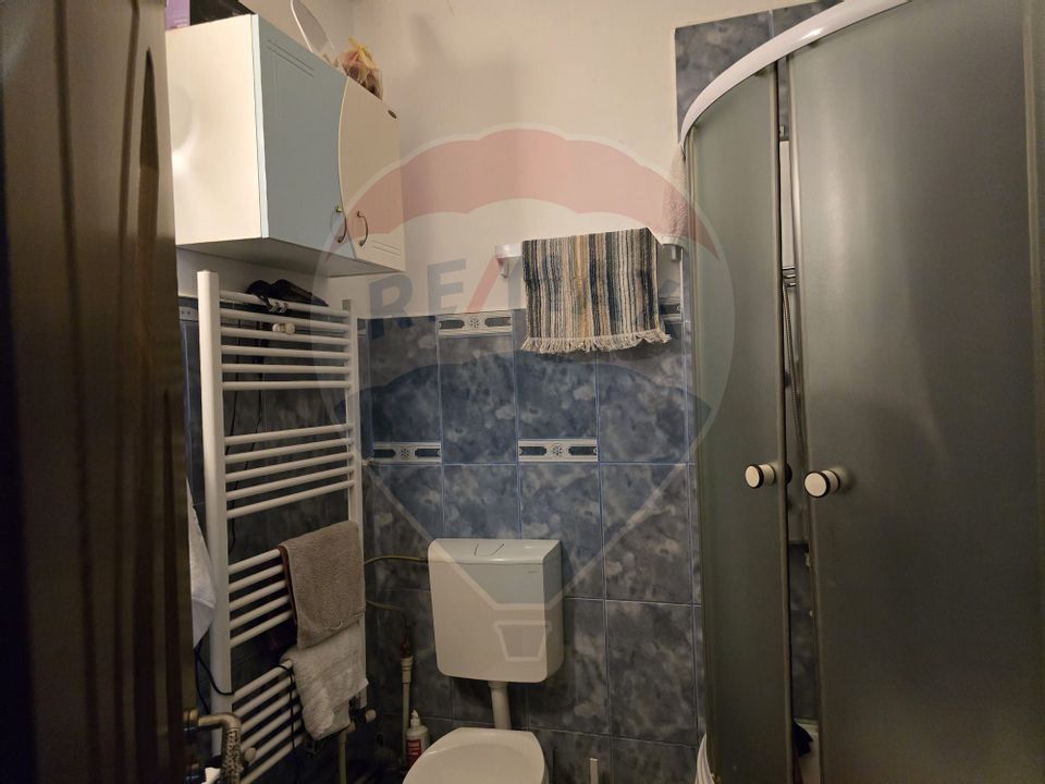 Casă / Vilă cu 5 camere de vânzare în zona George Enescu