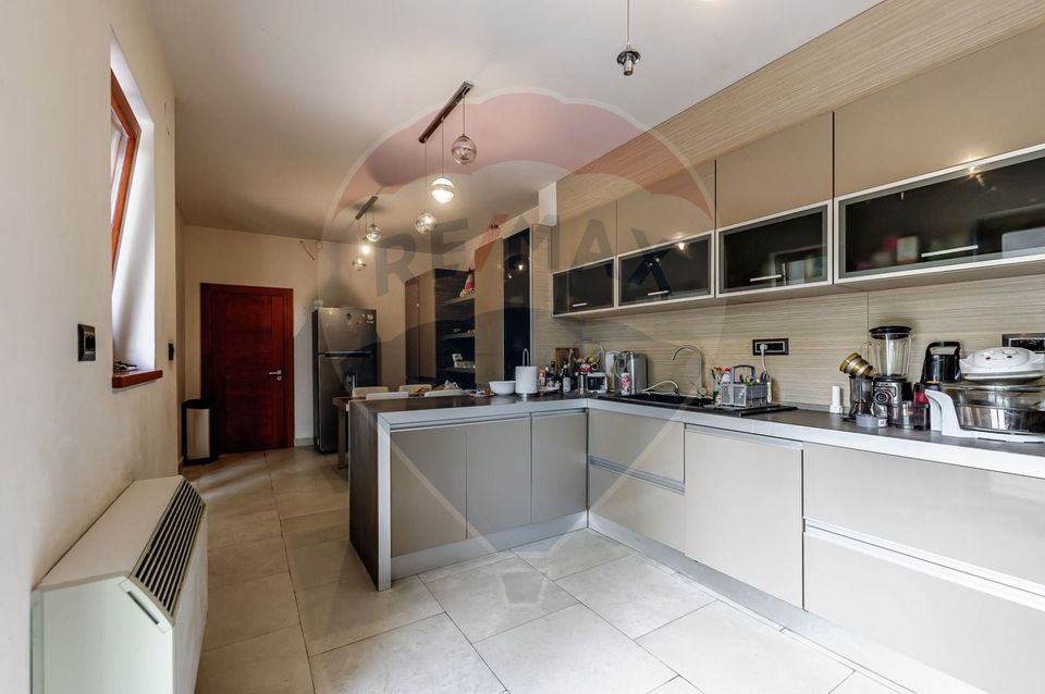 19 room House / Villa for sale, Malul Muresului area