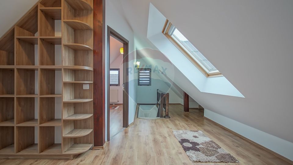 Apartament cu 3 camere de vânzare în zona Florilor