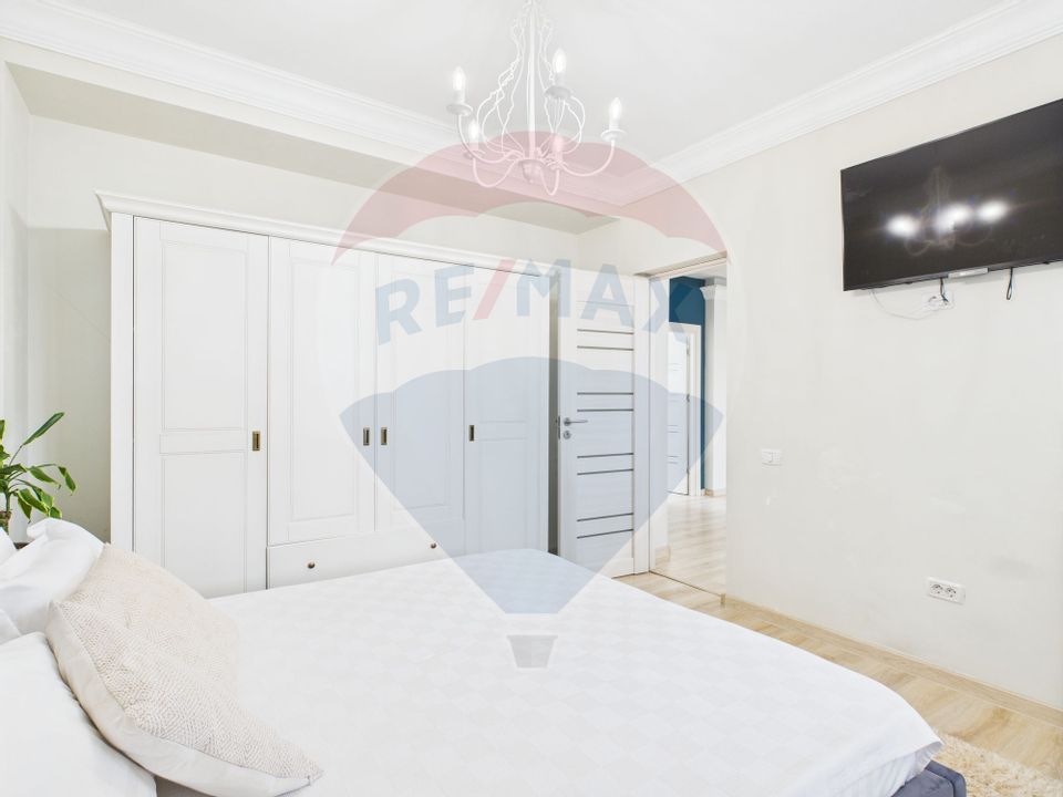 De vanzare | LUX |  Navodari | 3 camere | 300m plaja |