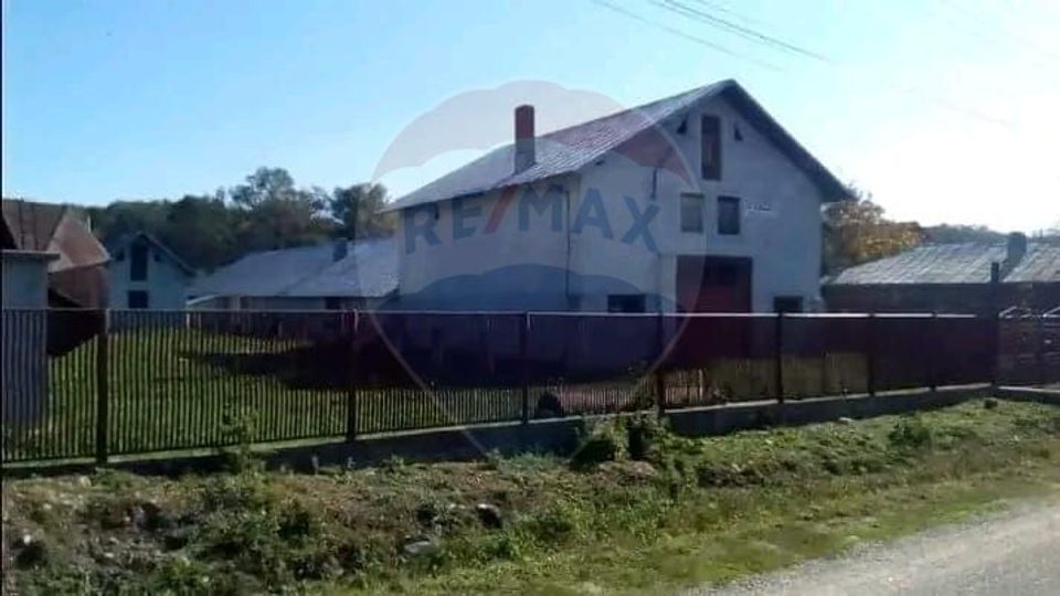 Teren intravilan si construcții în comuna Dragodana, sat Burduca.