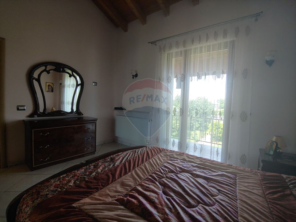 Casă / Vilă de lux cu 5 camere de vânzare în Vadu Moldovei, Suceava