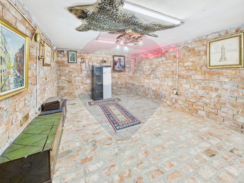 Casă / Vilă cu 4 camere de vânzare în zona Est