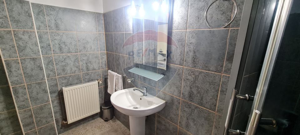 Apartament cu 3 camere de vânzare în zona Straulesti