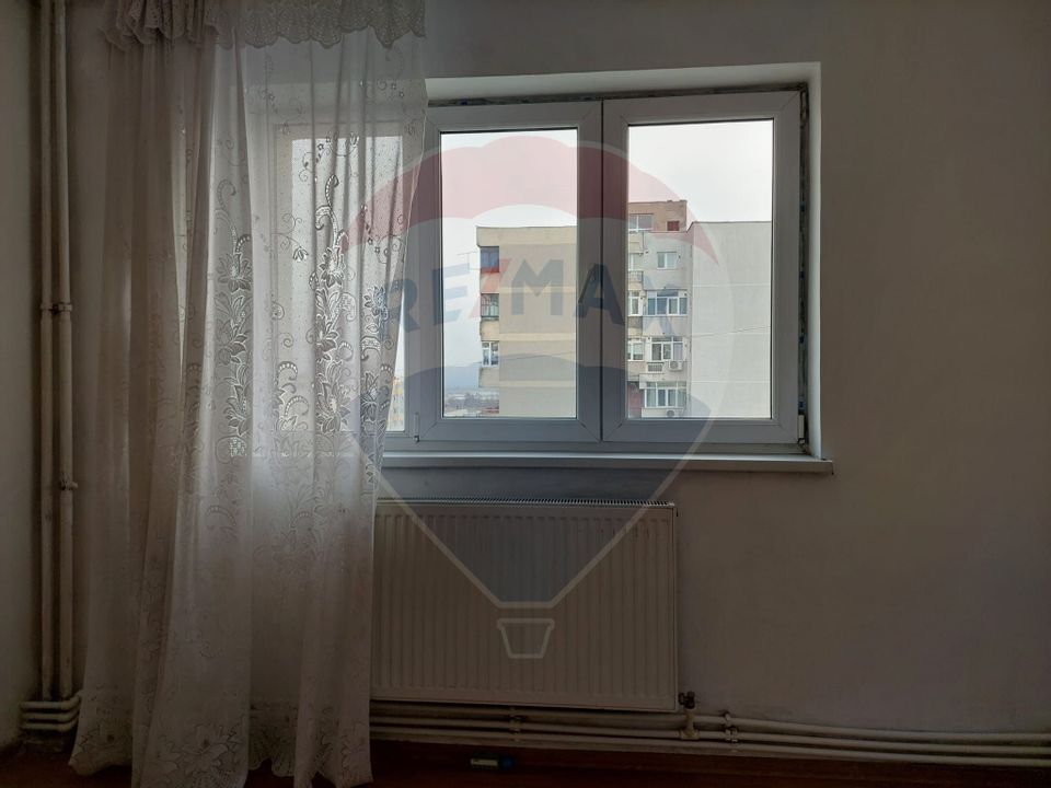 Apartament cu 3 camere decomandat de vanzare  in zona Narcisa-Bacau