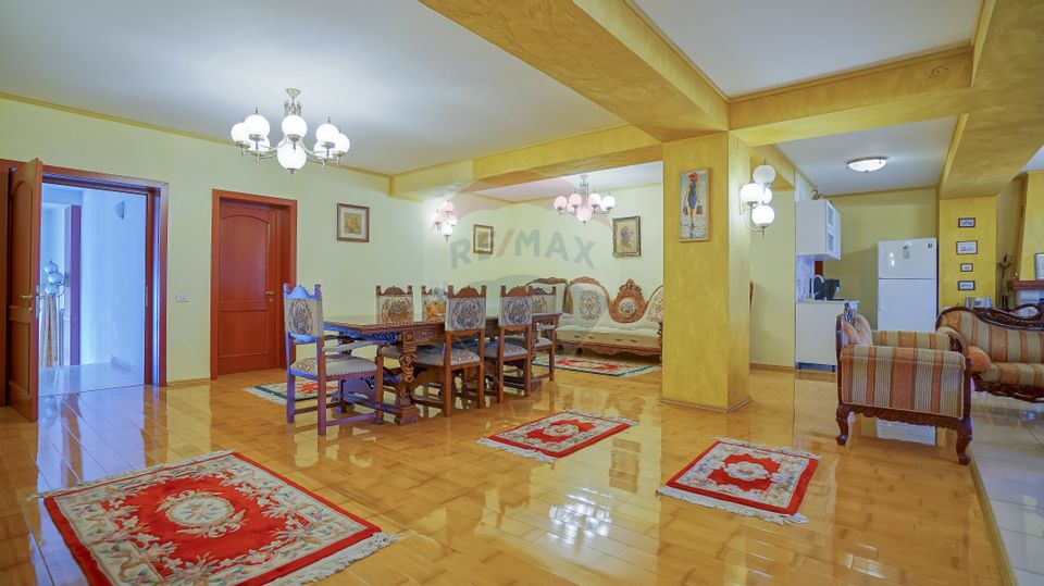 GRANDIOSE villa for sale in Brasov