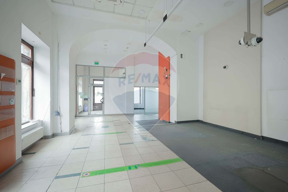 360sq.m Commercial Space for rent, Ultracentral area
