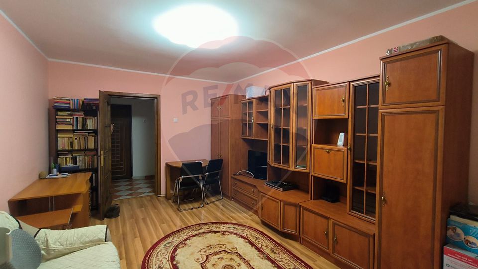 Apartament cu 2 camere de vânzare în zona Port