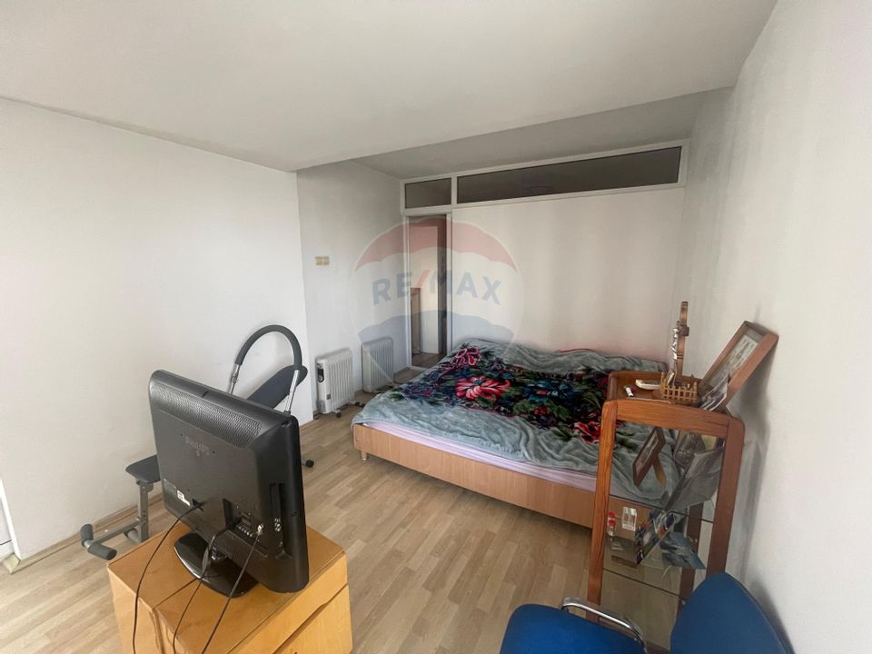 Apartament de vânzare Galați, 6 camere, Faleză - locuință sau birouri