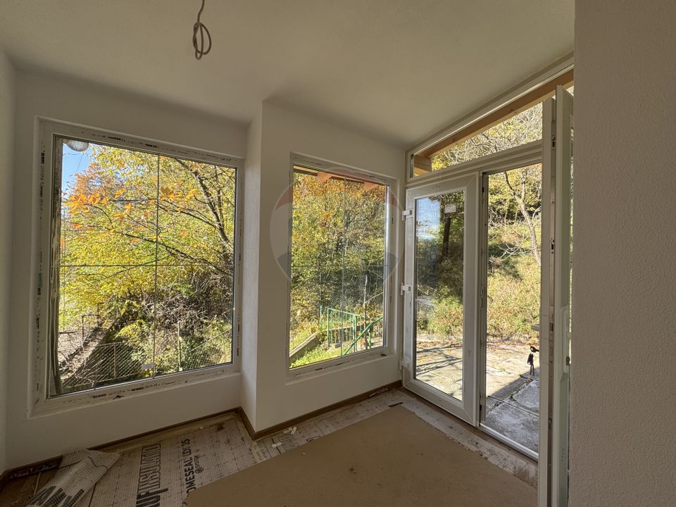 Casă complet renovată la interior în cartierul Vitrometan