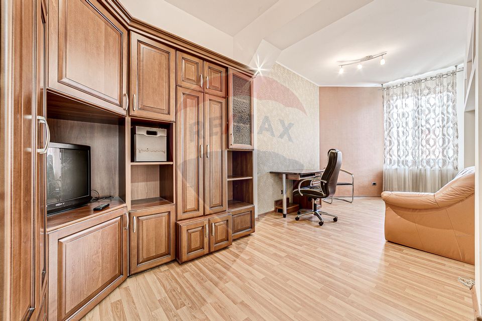 Apartament cu 3 camere de închiriat în zona Boul Rosu