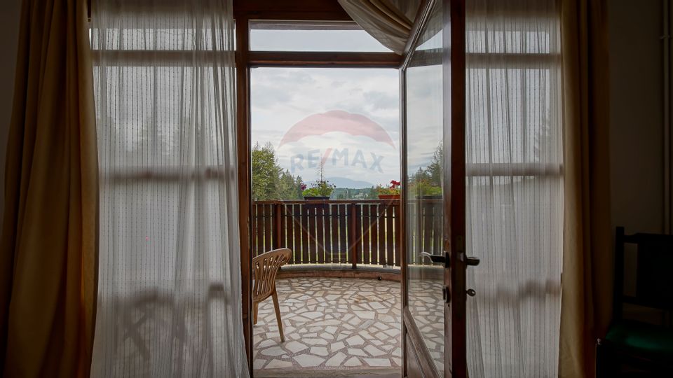 Vilă S+P+E+M | 878 mp utili | teren 1.404 mp | în Poiana Brașov