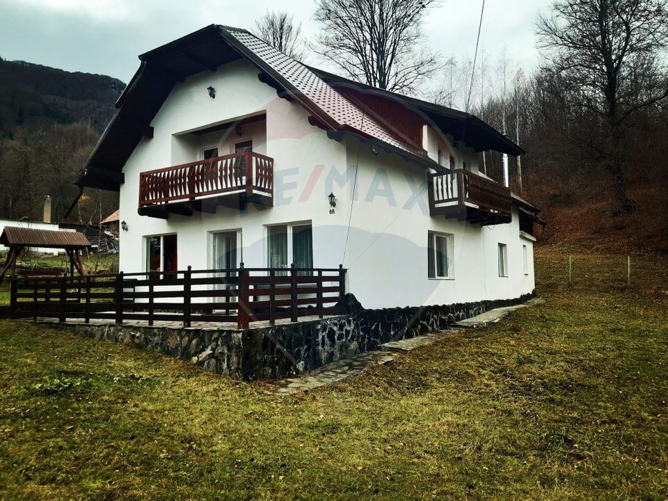 Casă / Vilă cu 7 camere   în zona Bran-Tohanita