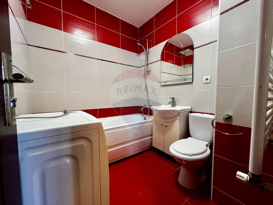 Apartament cu 2 camere de vânzare în zona Tractorul