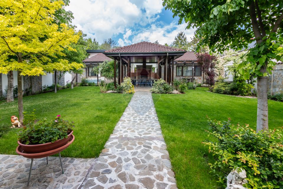 Vilă + casă de oaspeți + casă angajați | 12 camere | 530mp | Mogoșoaia