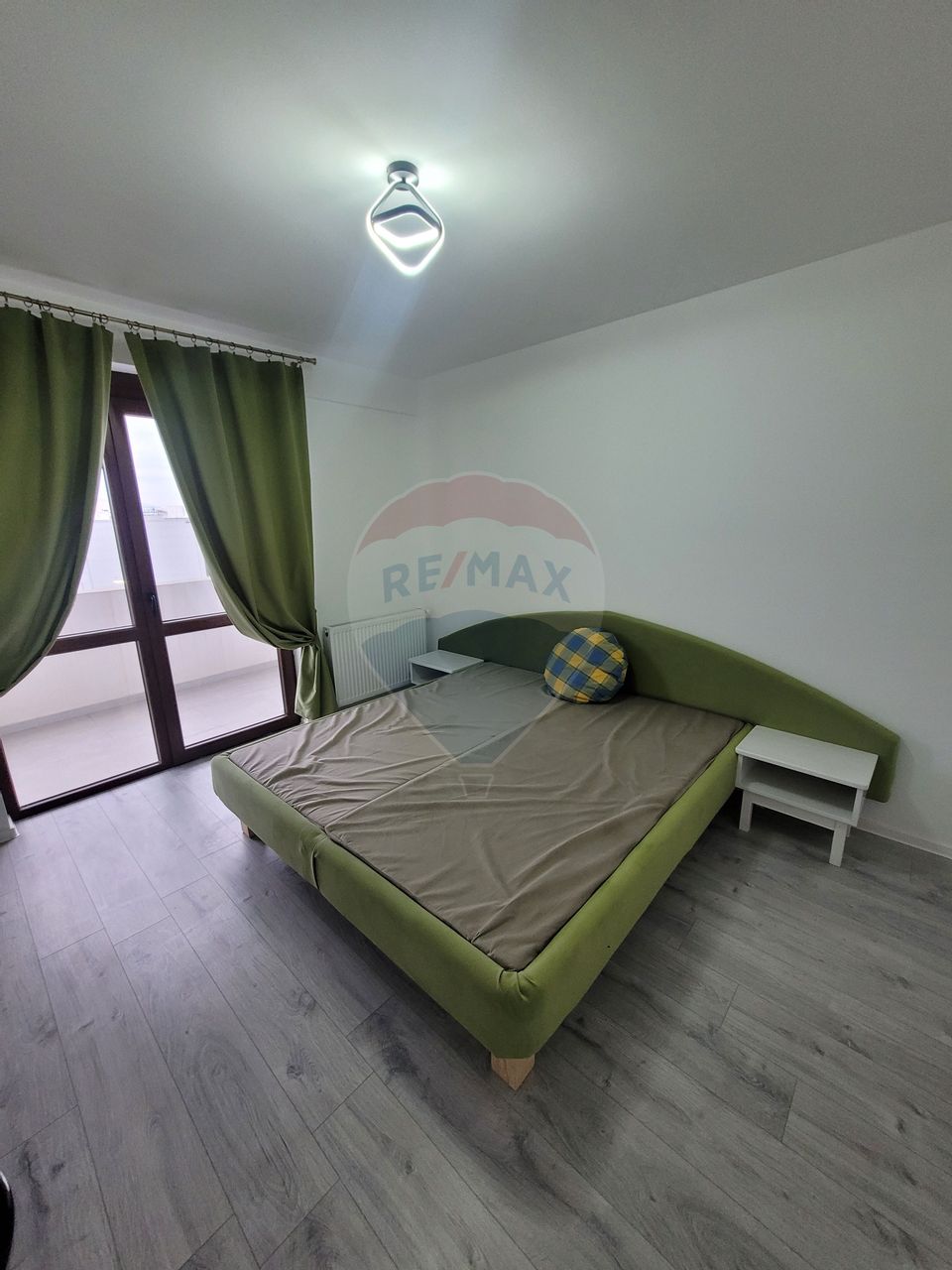 Apartament de inchiriat 3 camere loc parcare zona Doamna Stanca