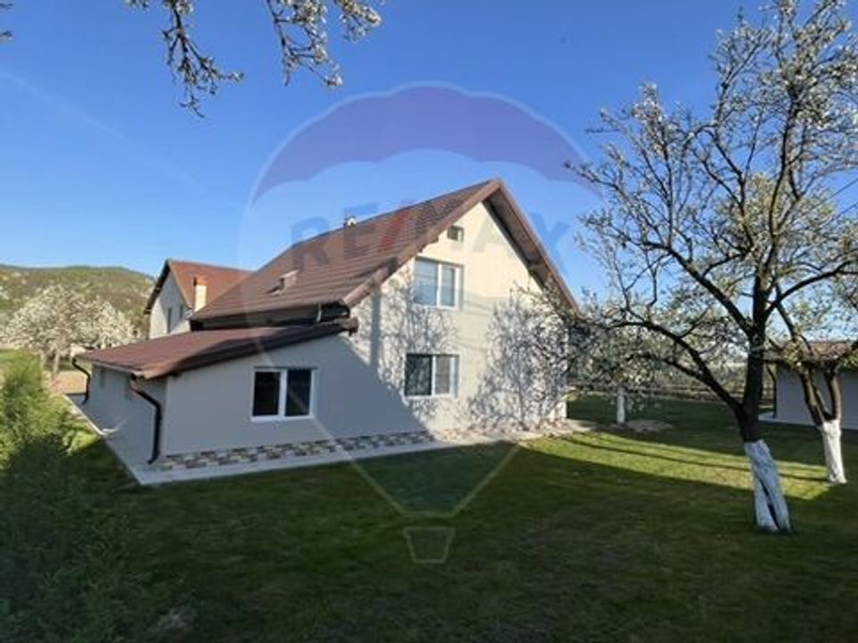 8 room House / Villa for sale