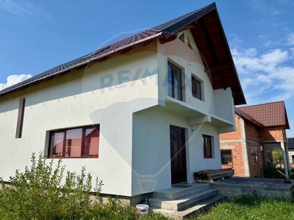 5 room House / Villa for sale