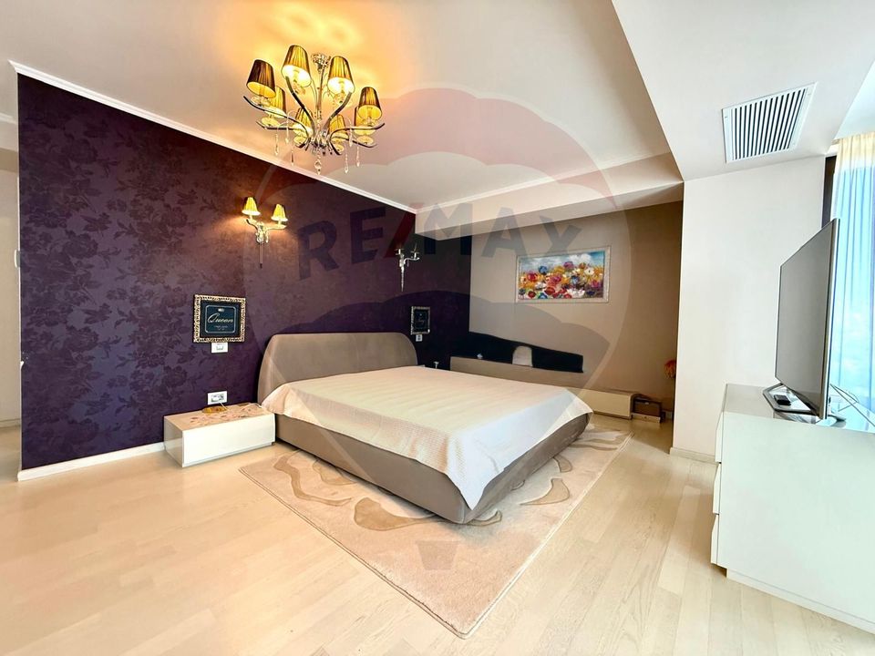 Vila cu piscina si teren 2350mp de vanzare in Mamaia Sat