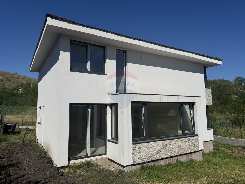 Casă spațioasă cu 5 camere în Corpadea - liniște, natură și confort