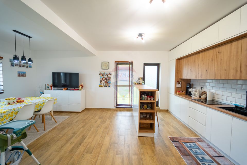Casă individuală cu 4 camere - de vânzare în Hărman, Brasov