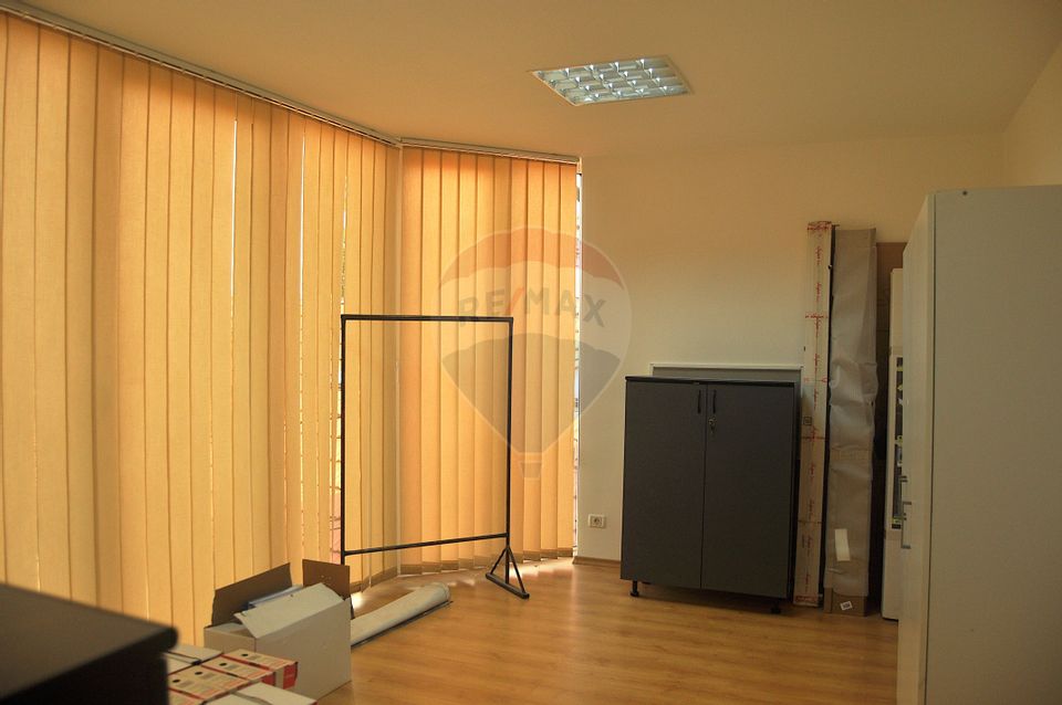 16sq.m Commercial Space for rent, Parneava area