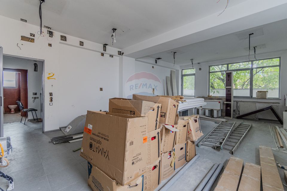 Cladire de 902 mp utili de vânzare, zona Grivitei - DN 13, COMISION 0