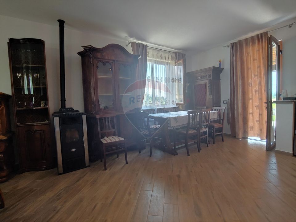 Casă / Vilă de lux cu 5 camere de vânzare în Vadu Moldovei, Suceava