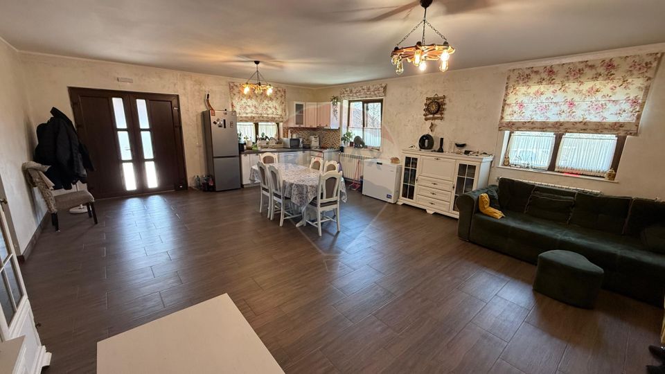 4 room House / Villa for sale