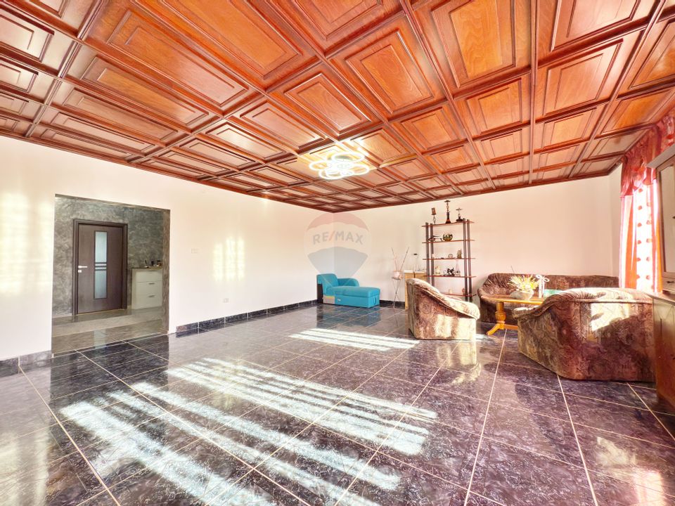 Casă cu 5 camere de vânzare loc. Frumușeni, jud. Arad