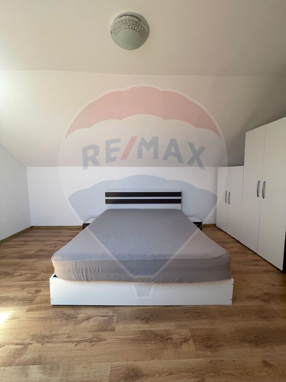 Apartament cu 2 camere de vânzare în zona Lipovei