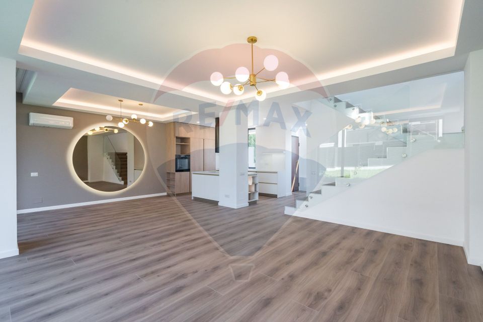 Casă / Vilă cu 5 camere de vânzare în zona Central