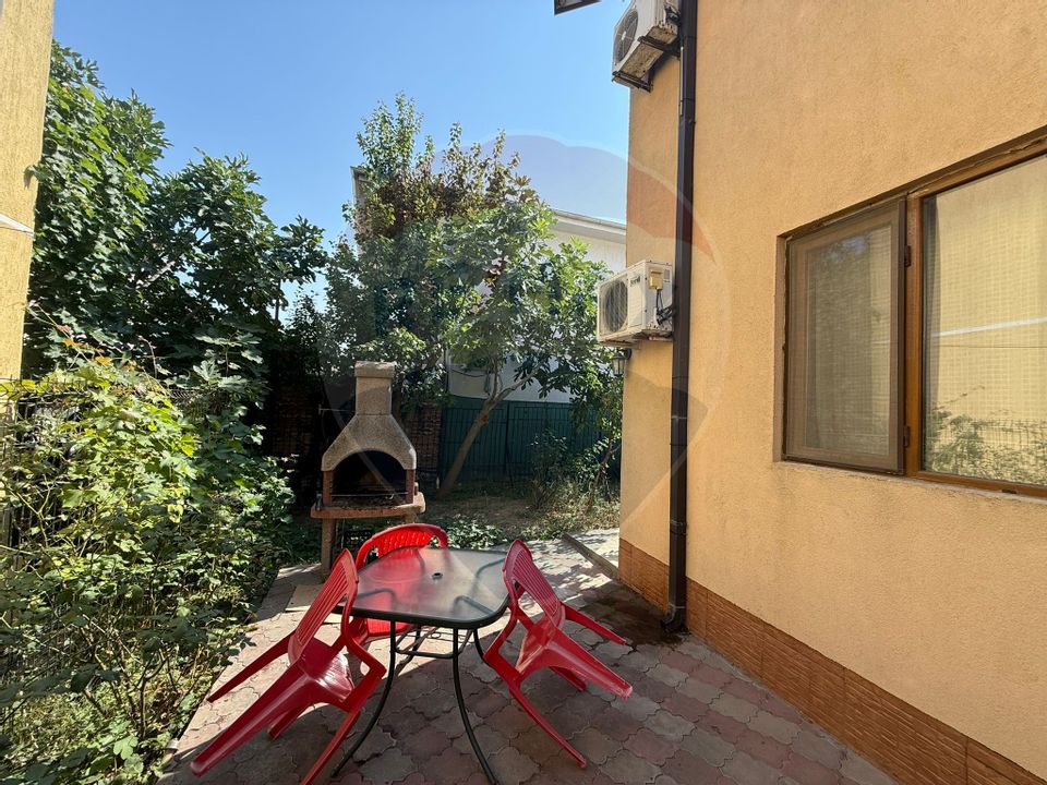 Pensiune cu 23 camere de vânzare in Mamaia Sat