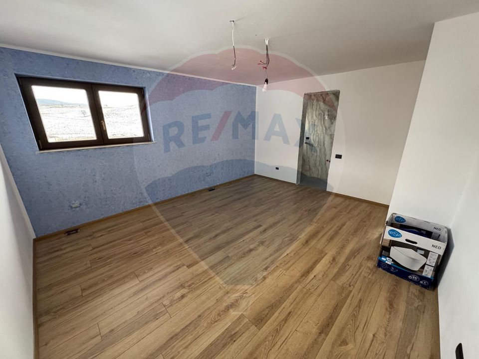 8 room House / Villa for sale, Darmanesti area