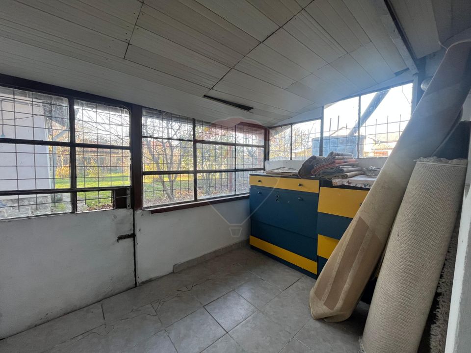 Casa cu 5 camere de vanzare in Priseaca 450 mp teren