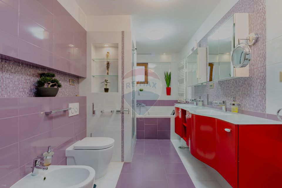 Apartament special | 137.36mp utili | 143mp utili totali | 2009