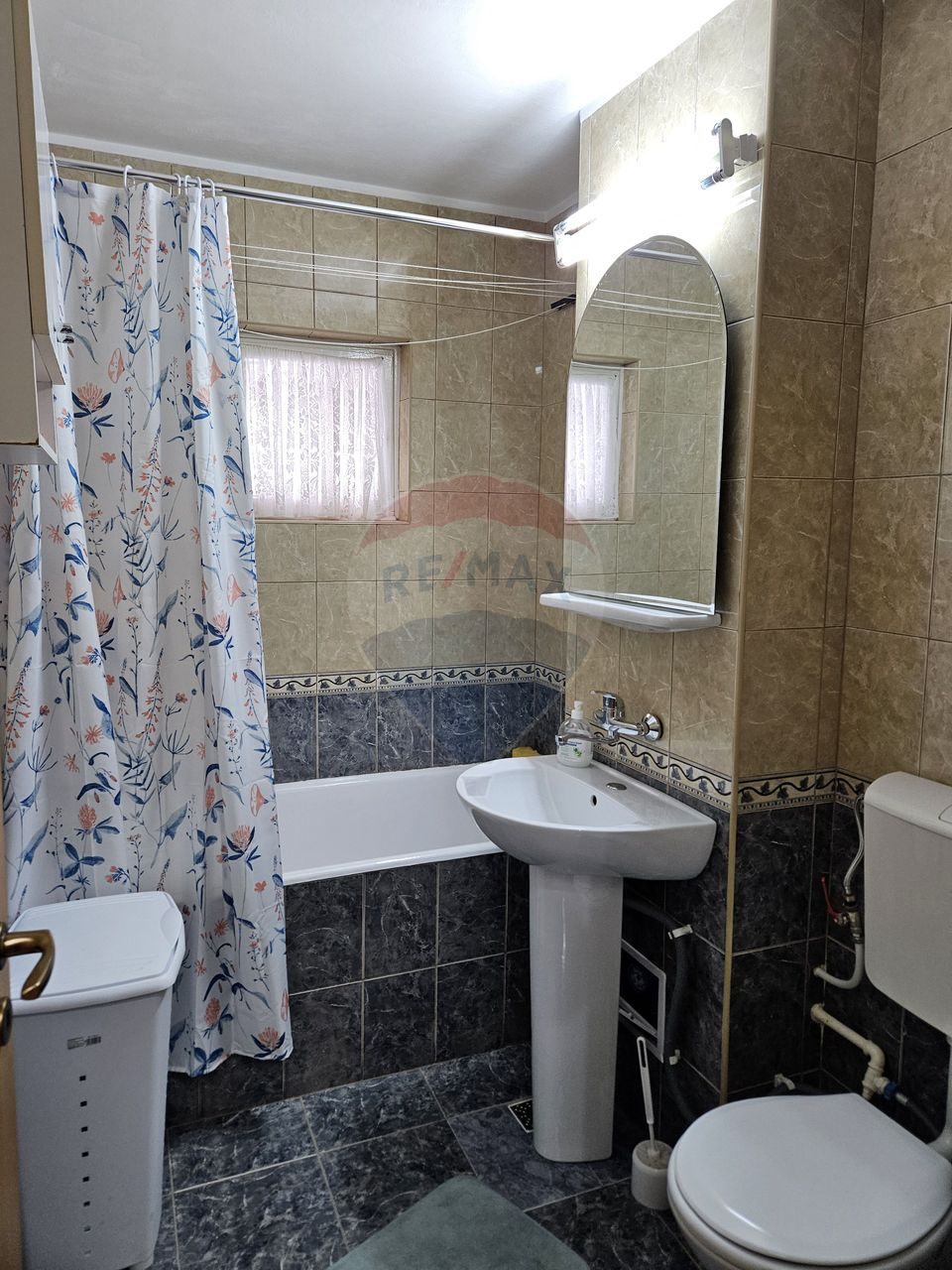 Apartament cu 2 camere semidecomandat de închiriat în zona Manastur