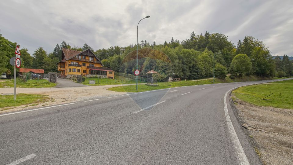 Vilă S+P+E+M | 878 mp utili | teren 1.404 mp | în Poiana Brașov