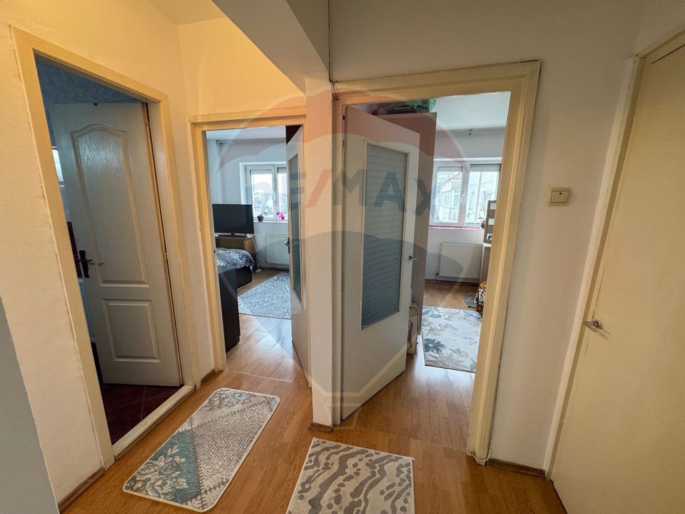 Apartament de vanzare - 4 camere- decomandat-Bistrita Lac