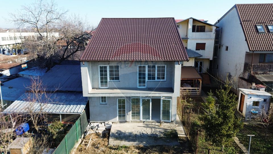 5 room House / Villa for sale, Bd. Cosbuc area