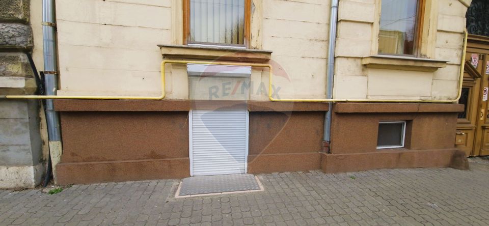 55sq.m Commercial Space for rent, Ultracentral area