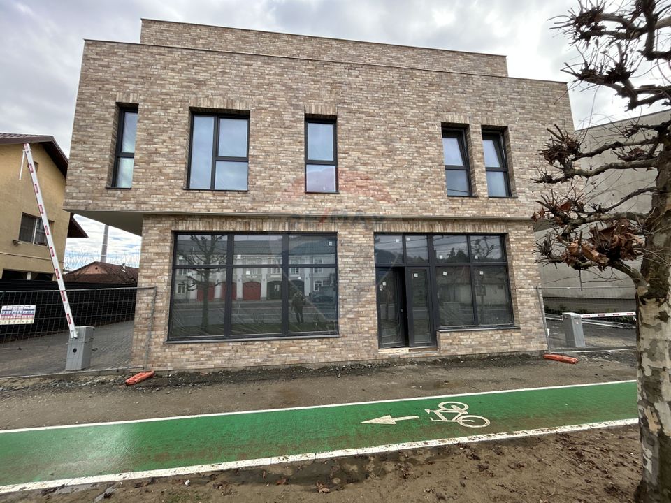 Spațiu comercial STRADAL 110mp 3.2 i de închiriat în zona V. LUCACIU