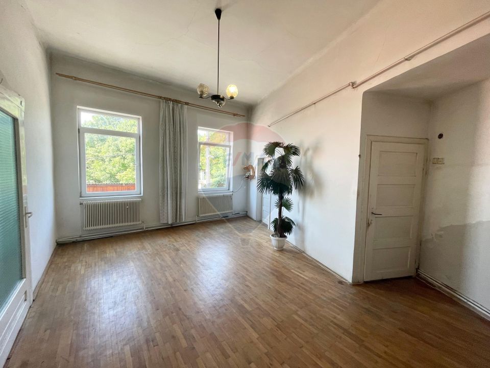 Casă cu 3 camere de vânzare în zona centrala comison 0%