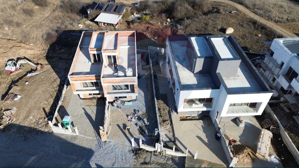 4 room House / Villa for sale