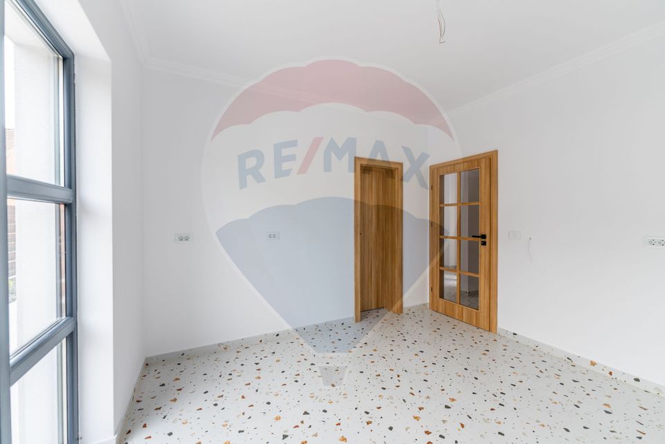 Casă elegantă și spațioasă – în complex privat, zona centrală Arad