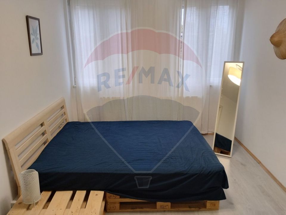 Apartament cu 3 camere de închiriat în zona Kogalniceanu