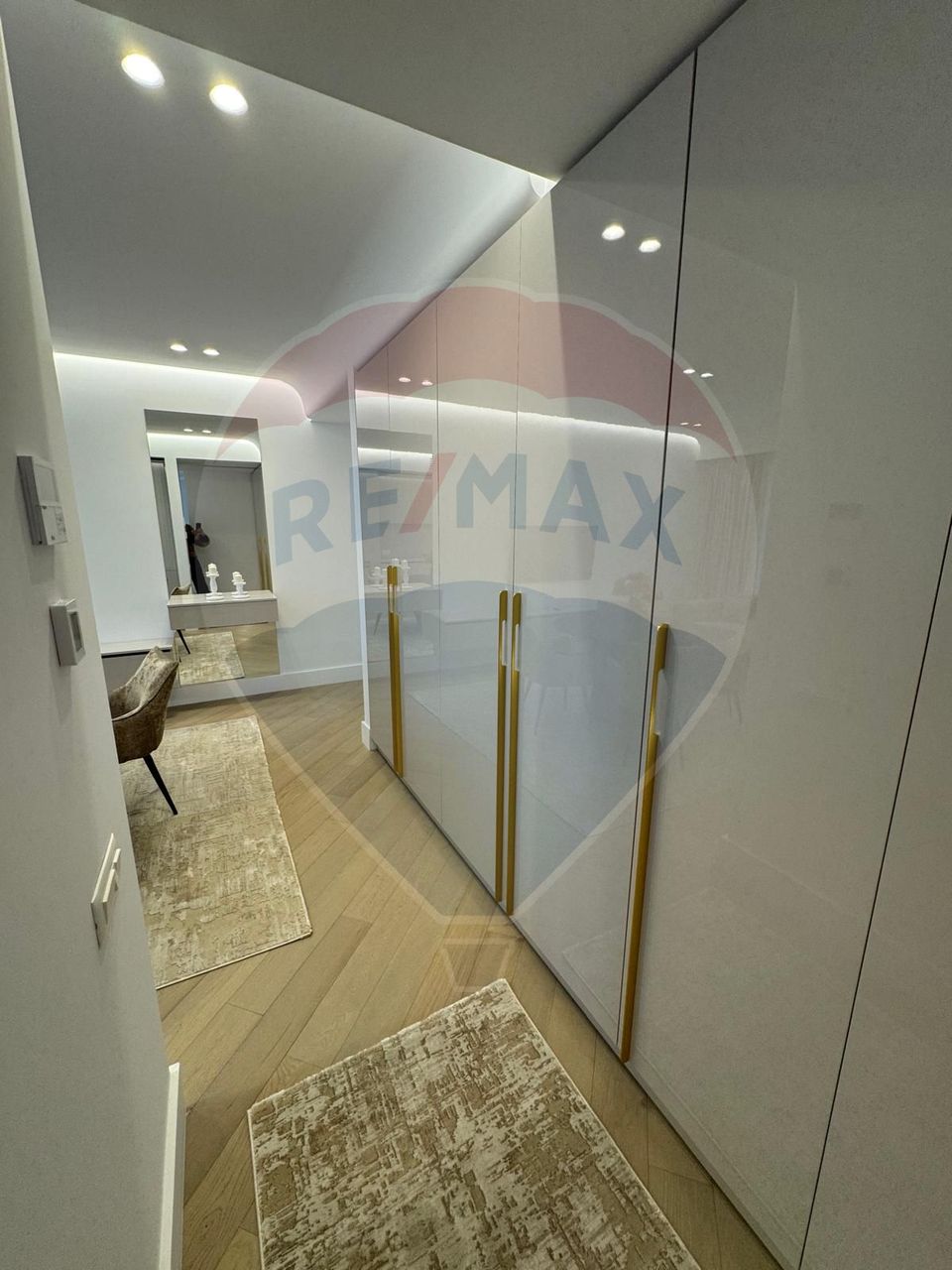 DE INCHIRIAT Apartament 3 camere – Cortina 126, Iancu Nicolae