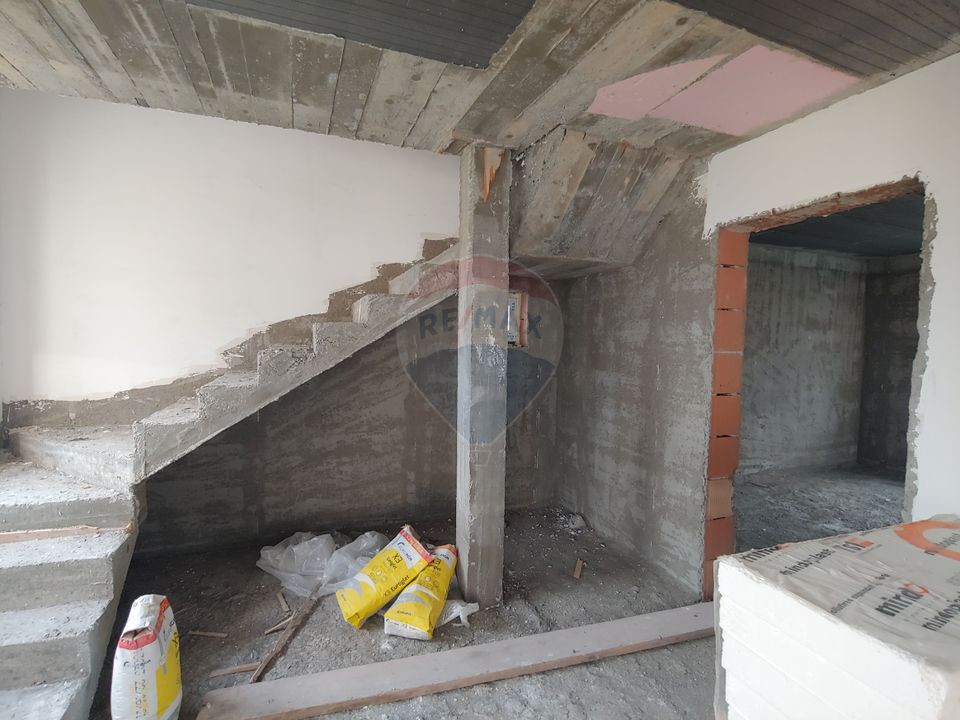 Casă / Vilă individuală cu 560 mp teren, de vânzare în Scheia, Suceava