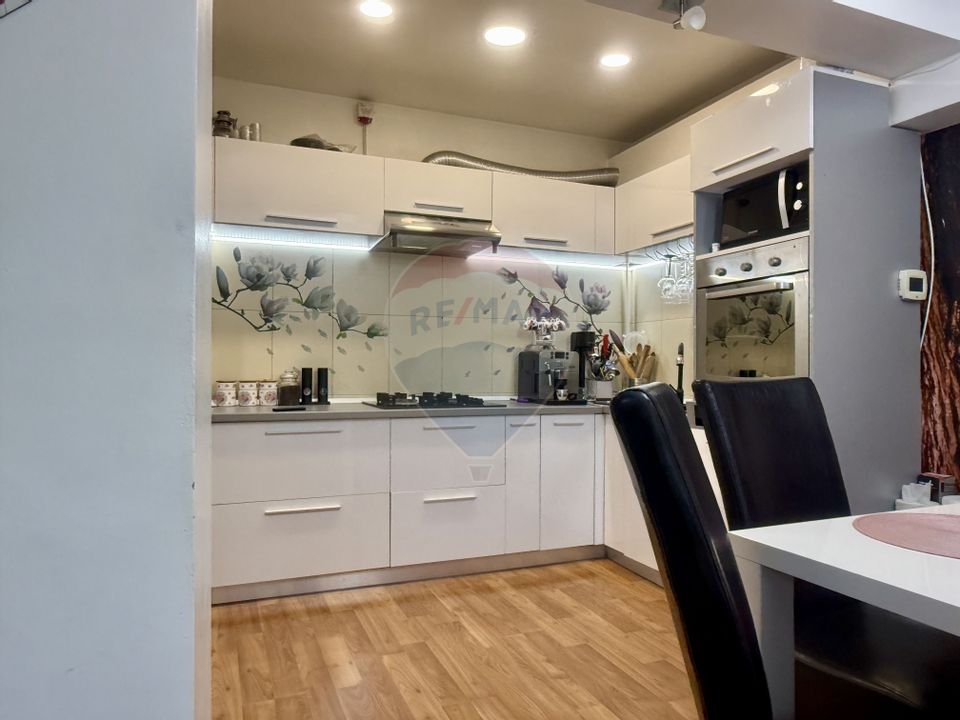 Apartament cu 3 camere de vânzare, etaj 2, zona Sud