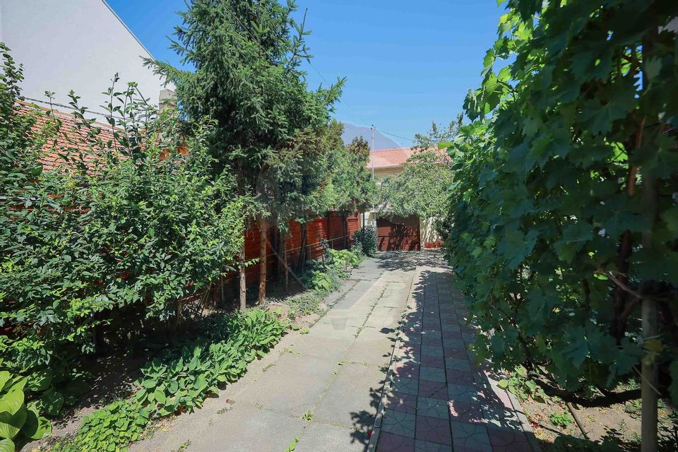 Apartament cu 3 camere de vânzare în zona Ultracentral